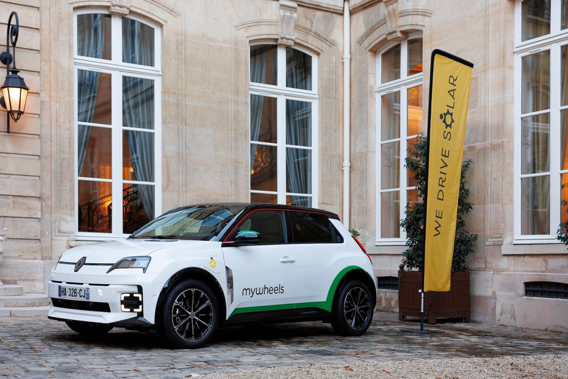 Cover Image for 500 E-Autos: Renault weitet V2G-Projekt in Utrecht aus