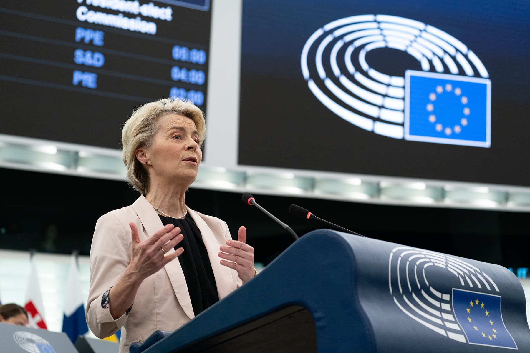 Cover Image for Parlament wählt von der Leyens neue EU-Kommission ins Amt