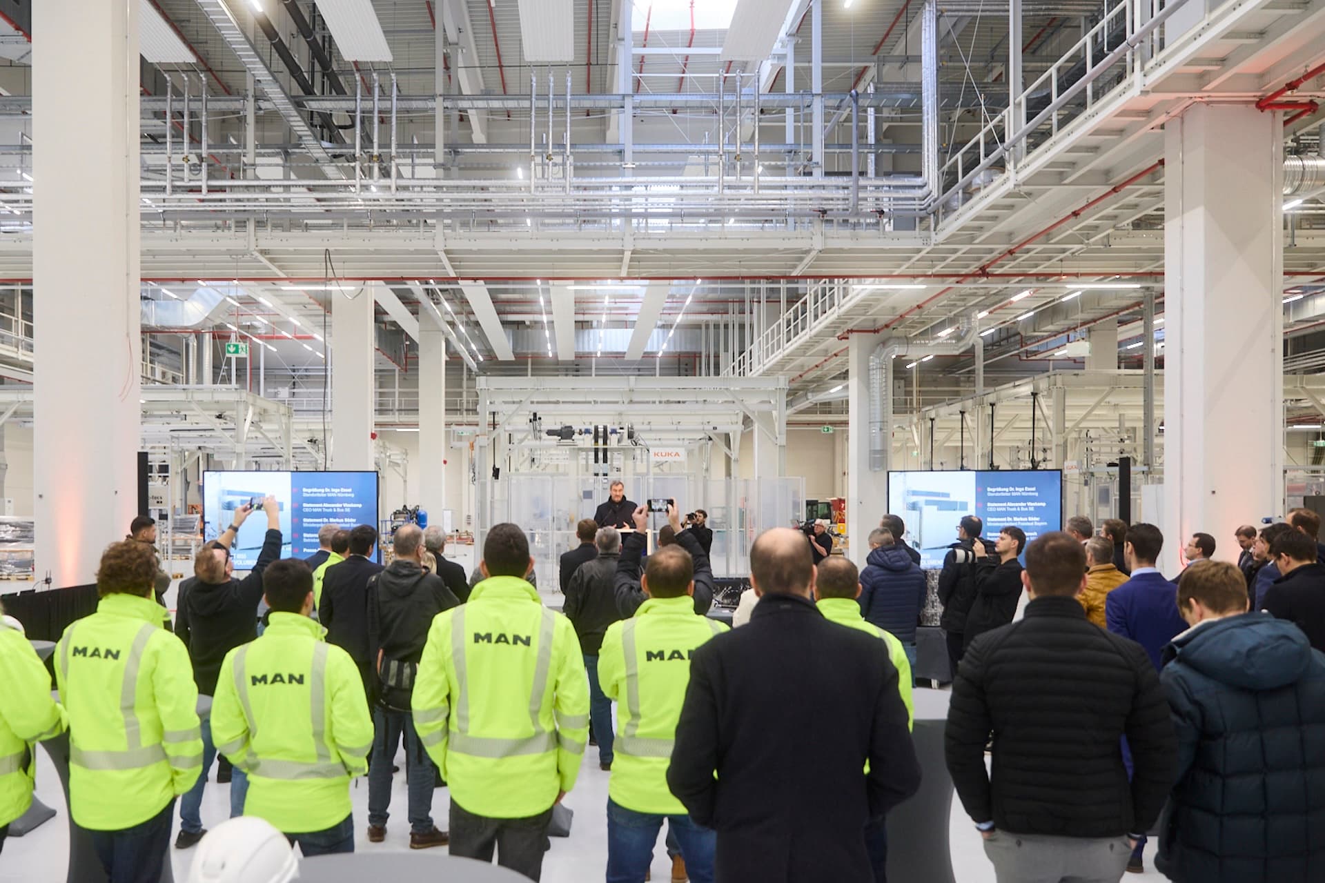 MAN feiert Richtfest für neue Batteriefabrik in Nürnberg