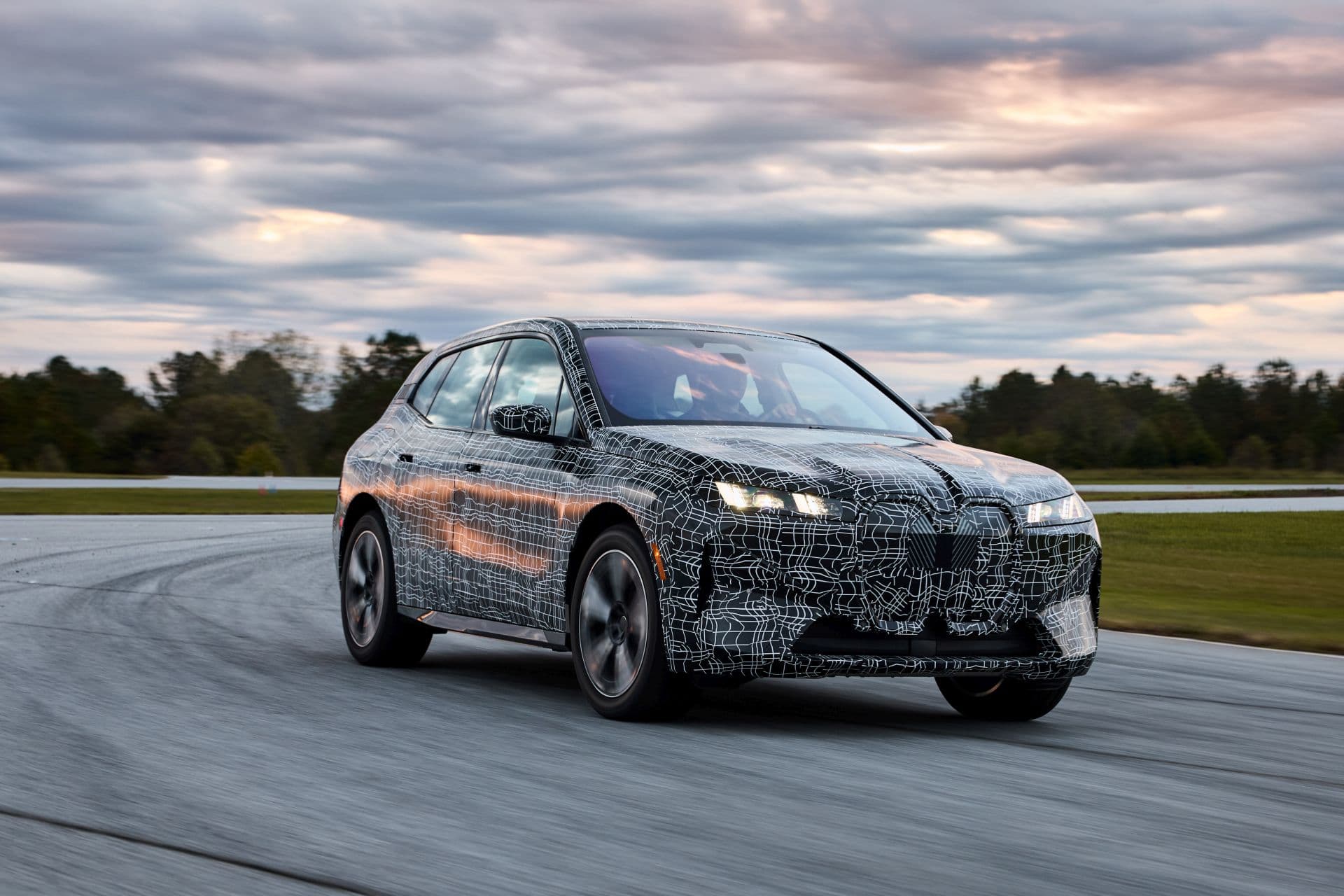Cover Image for BMW iX: Modellpflege mit mehr Reichweite bis Sommer 2025