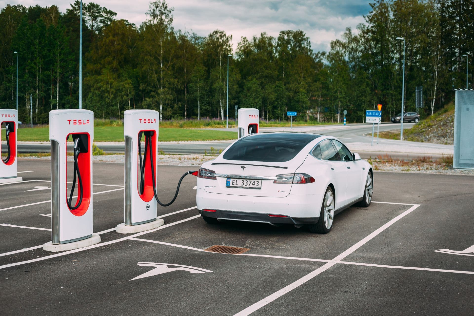 Cover Image for Warum in Schweden Tesla-Supercharger ungenutzt blieben