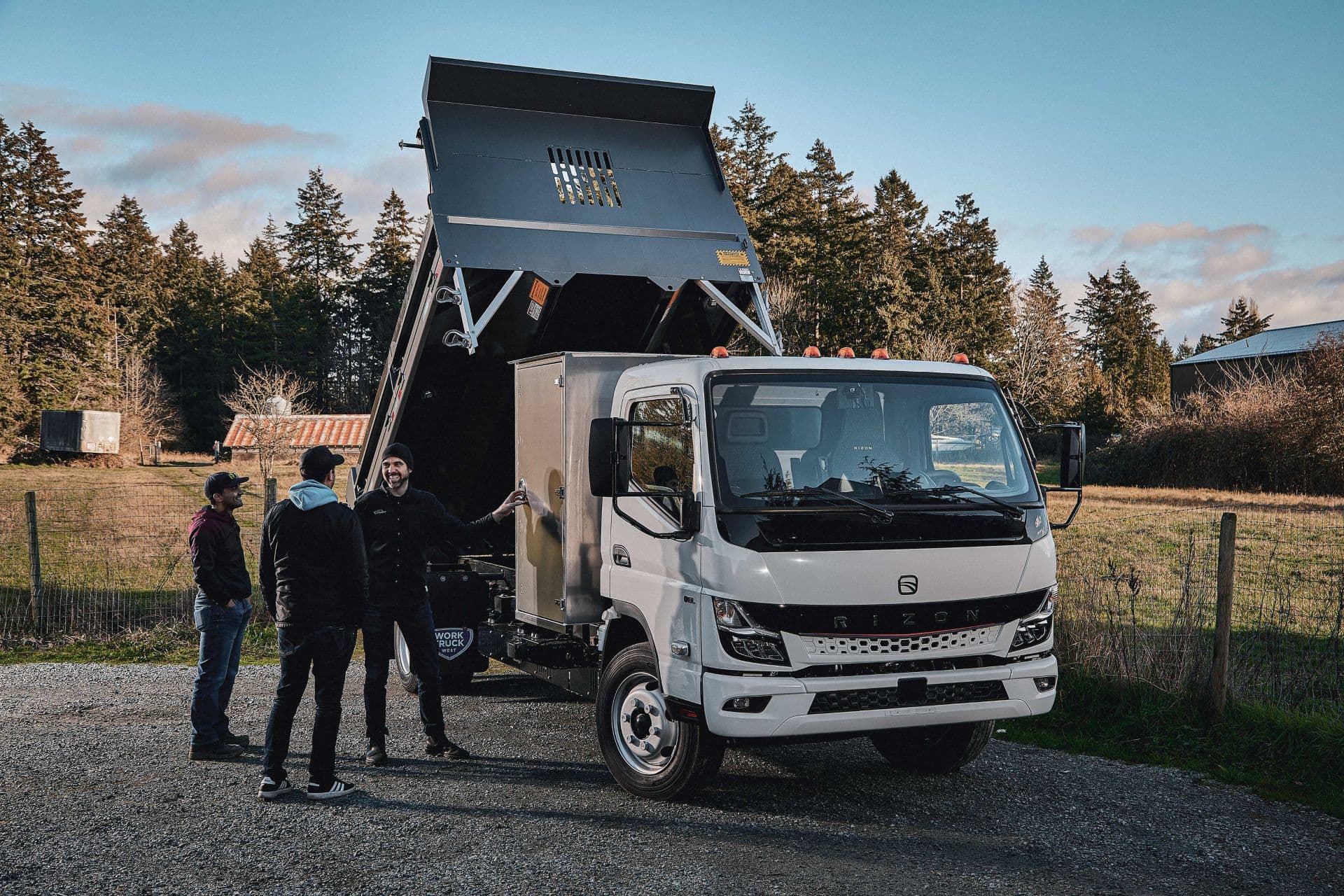 Cover Image for Daimler Truck liefert ersten Rizon-Lkw in Kanada aus