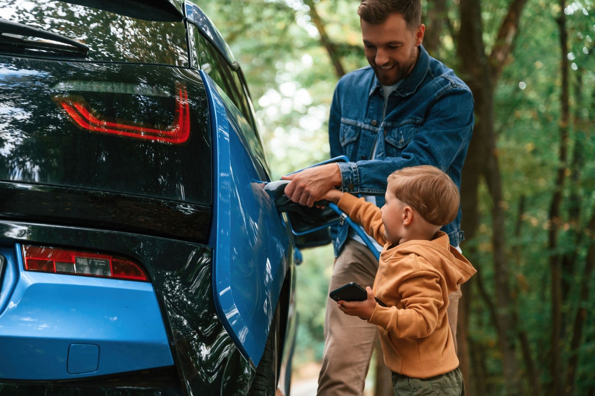 Cover Image for Erfahrungen: Warum Menschen wirklich auf E-Autos setzen