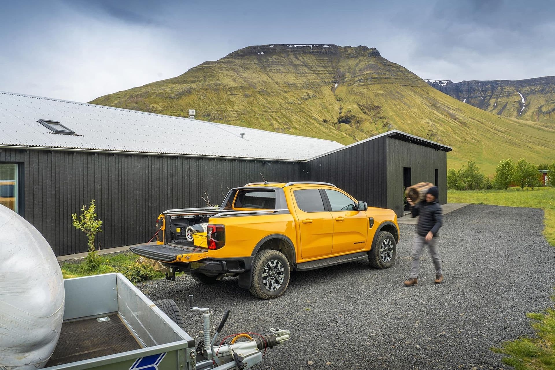 Cover Image for Deutscher Zulieferer zieht nach Fords Elektro-Rückzieher vor Gericht