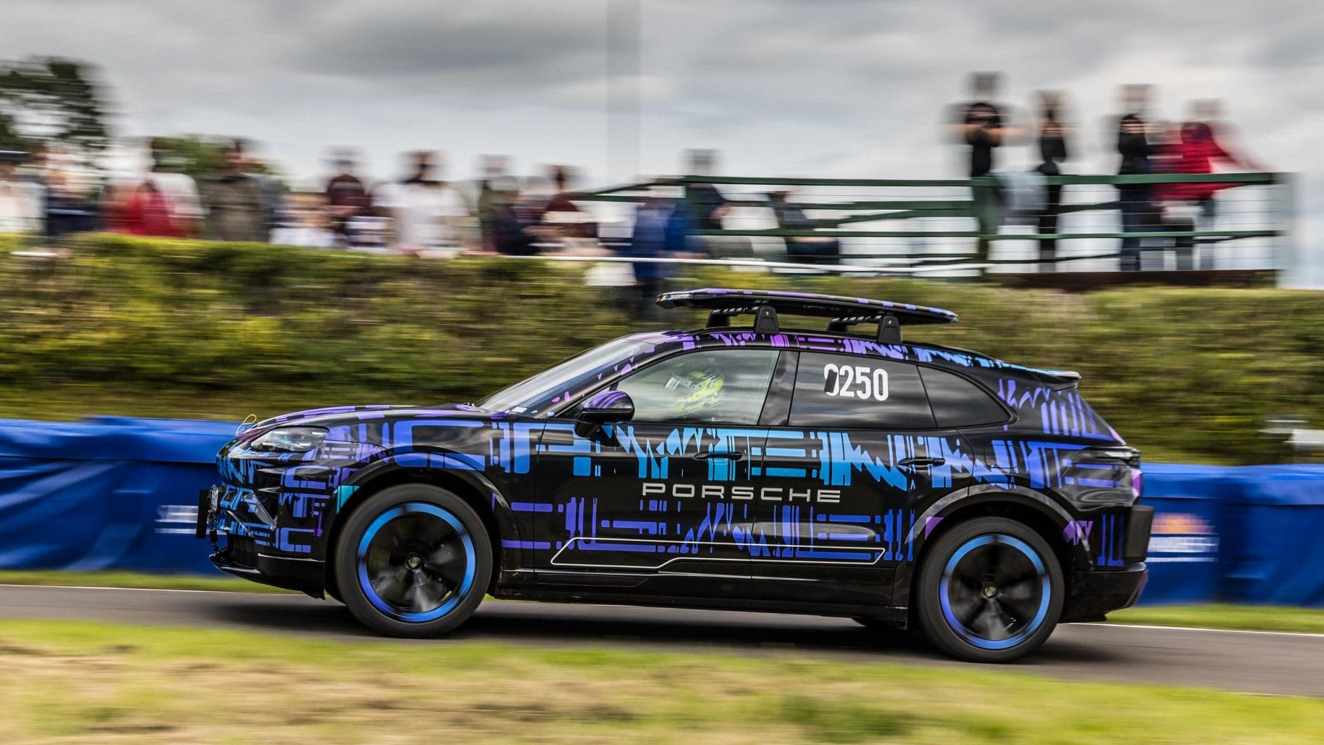 Cover Image for Elektrischer Porsche Cayenne: Mit 1000 PS und V8-Sound