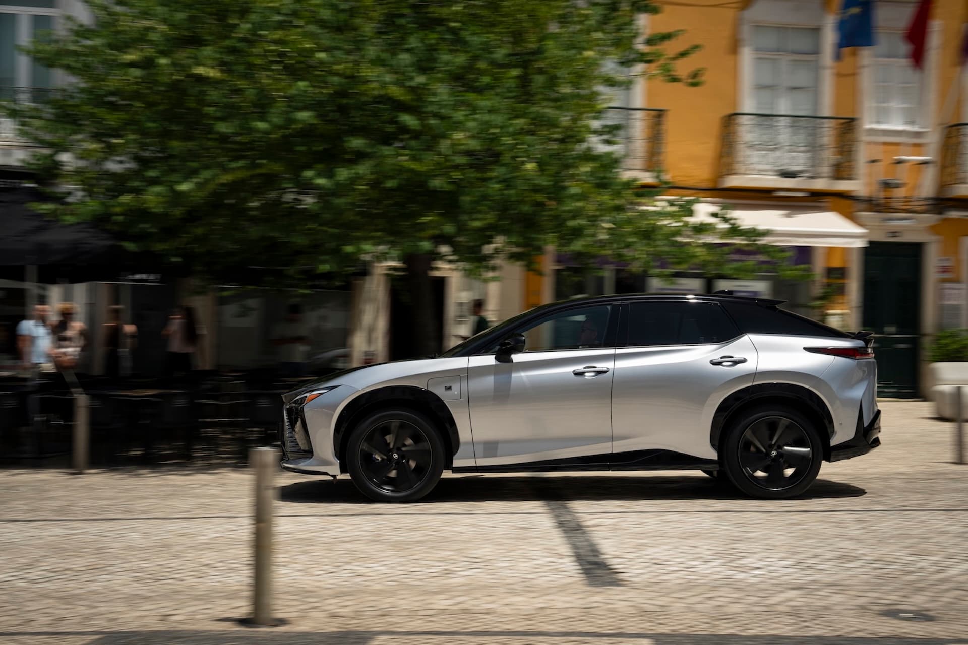 Cover Image for Lexus RZ 550e im Test: Die Zukunft in Händen