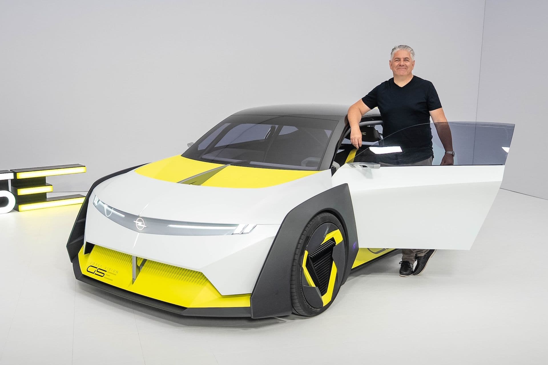 Cover Image for Opel zeigt Corsa Vision GSE mit 588 kW bei der IAA
