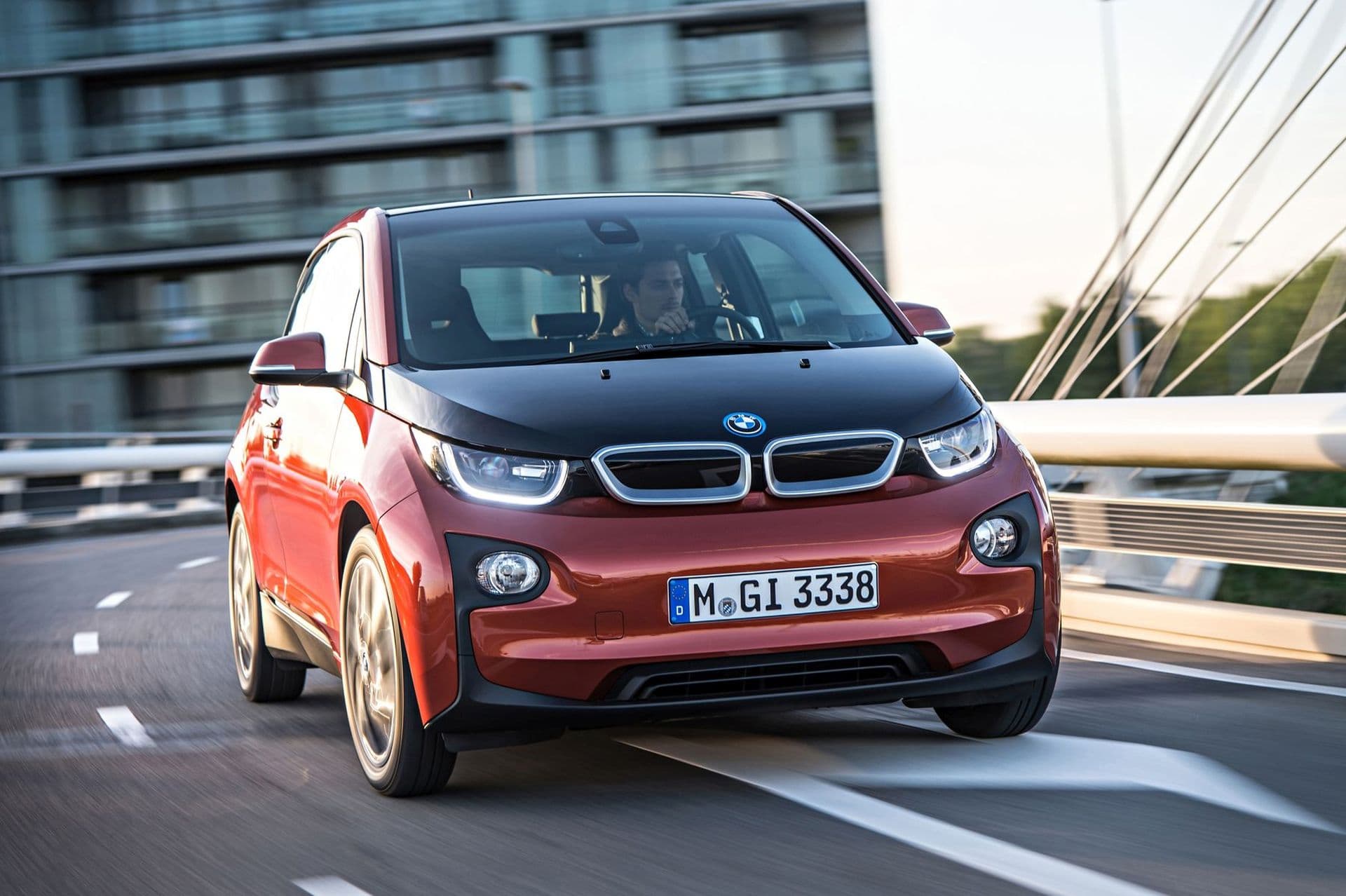 Cover Image for Realität und Risiko: Wie steht es um Ersatzakkus für ältere E-Autos?