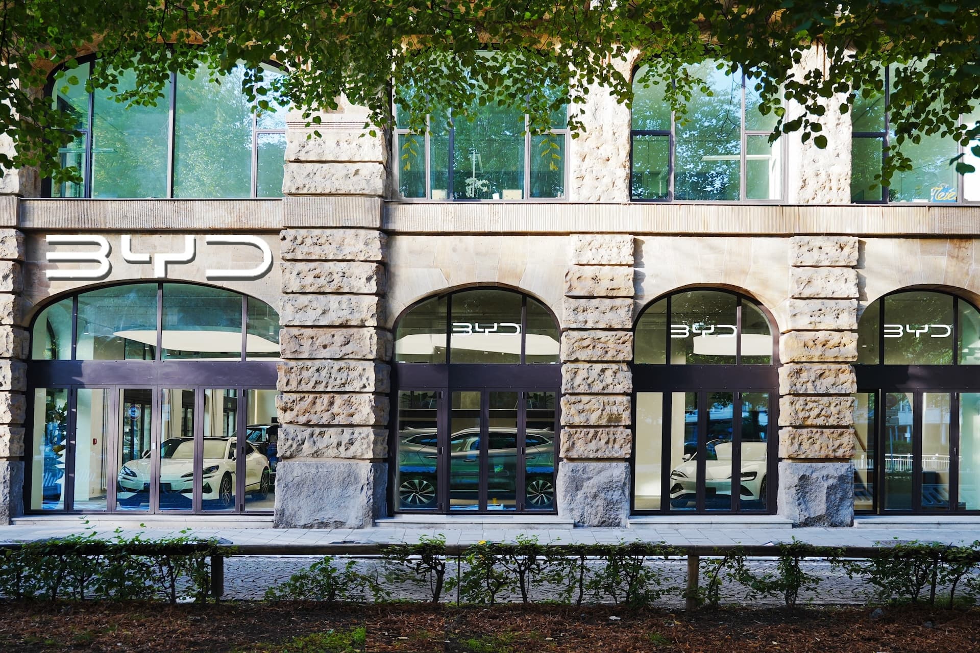 Cover Image for BYD-Edelmarke Denza eröffnet ersten Europa-Showroom in München