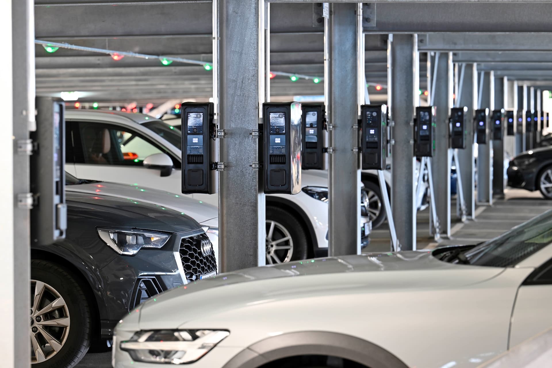Cover Image for Flughafen München eröffnet Bayerns größten Ladepark für E-Autos