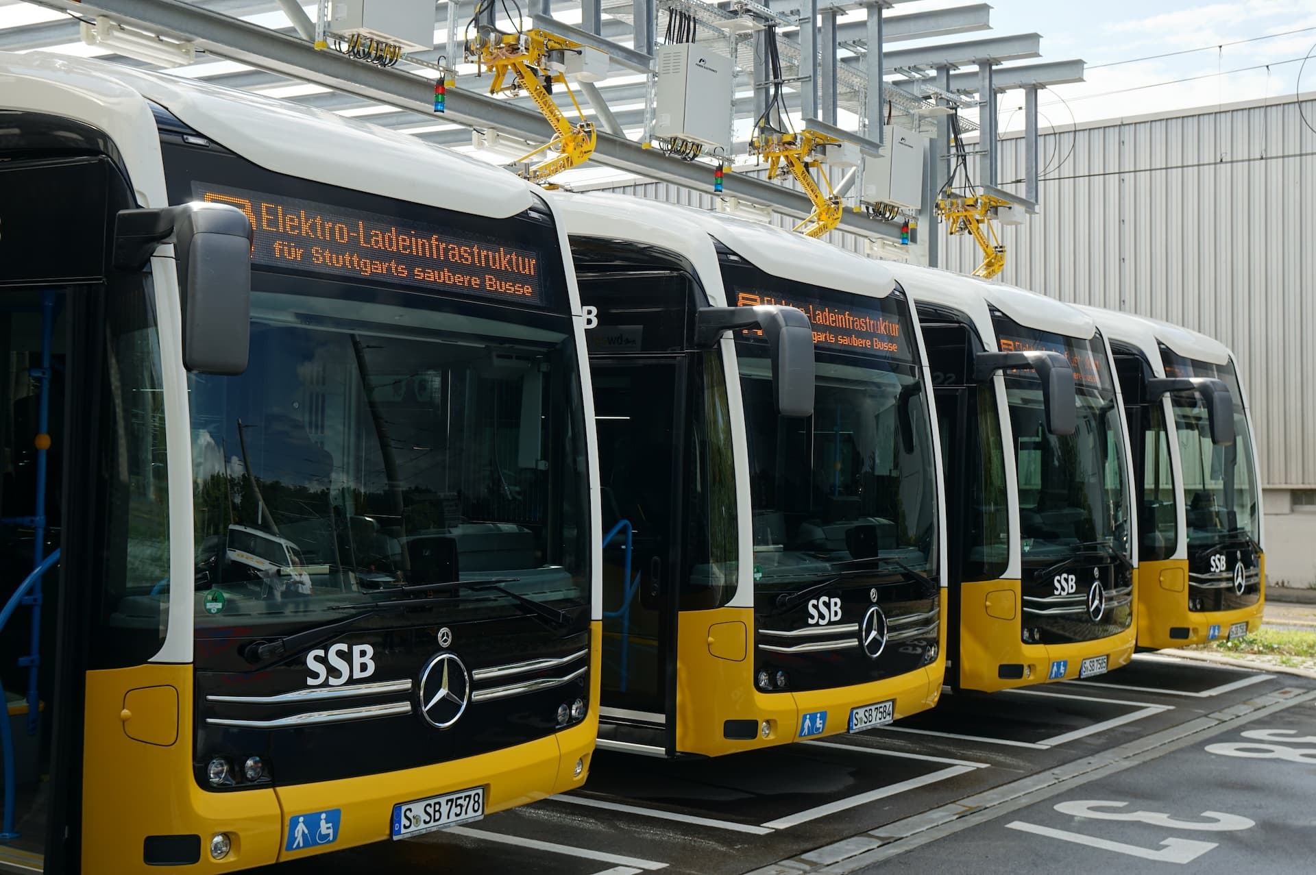 Cover Image for SSB in Stuttgart weiht Ladeanlage für bis zu 28 Elektrobusse ein
