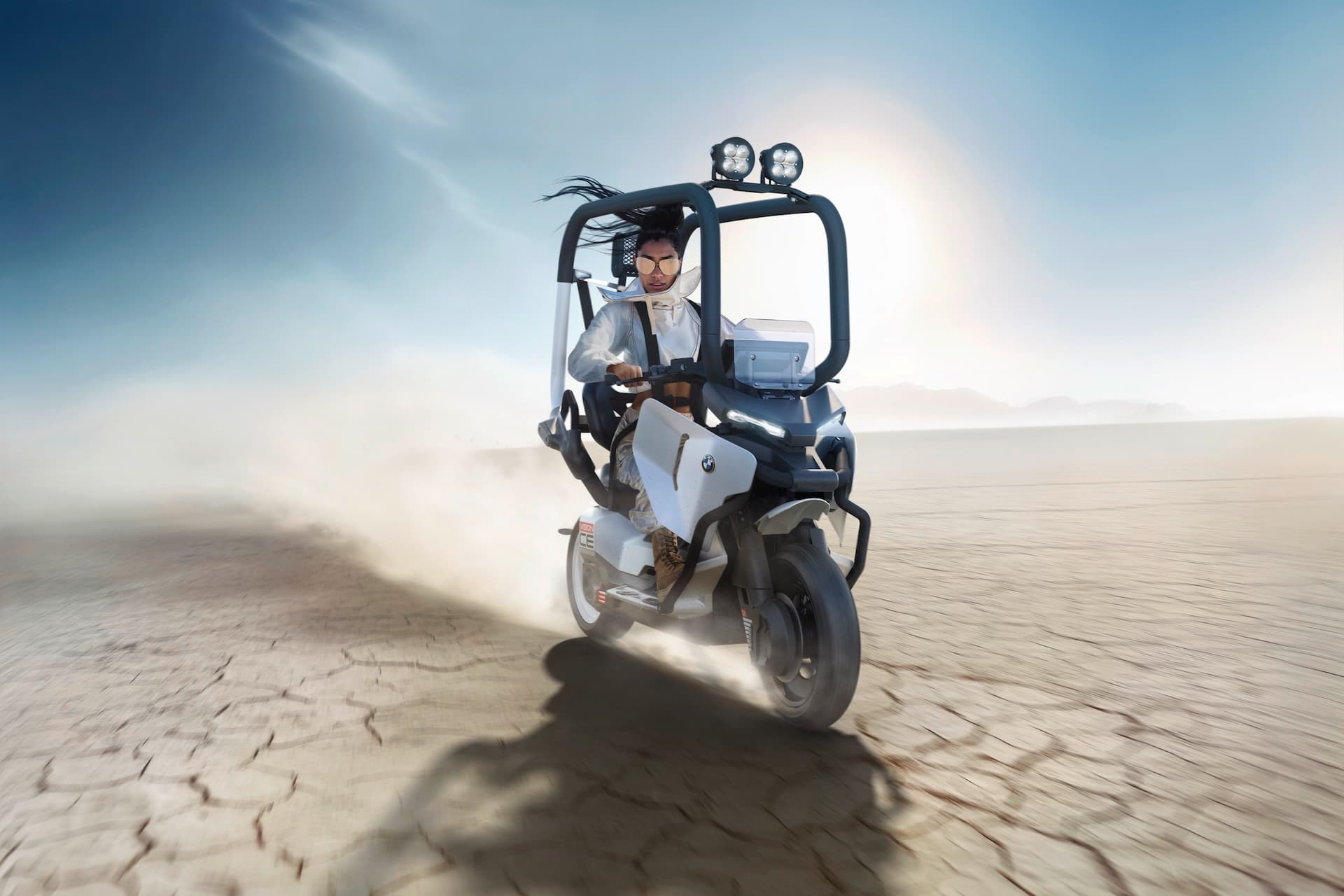 Cover Image for Ohne Helmpflicht: BMW elektrifiziert den Dachroller