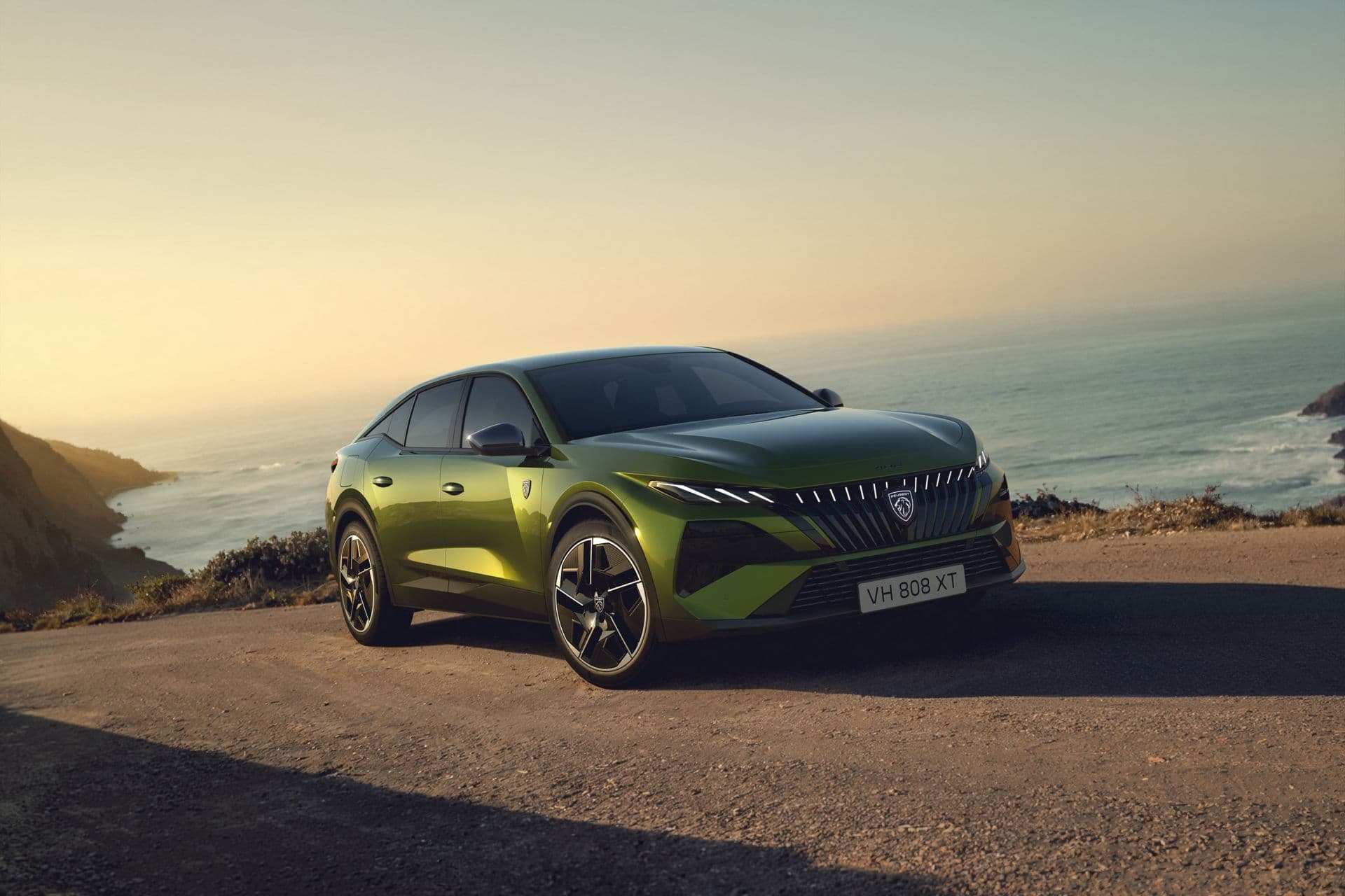 Peugeot E-408 kombiniert Fastback-Form mit Elektroantrieb