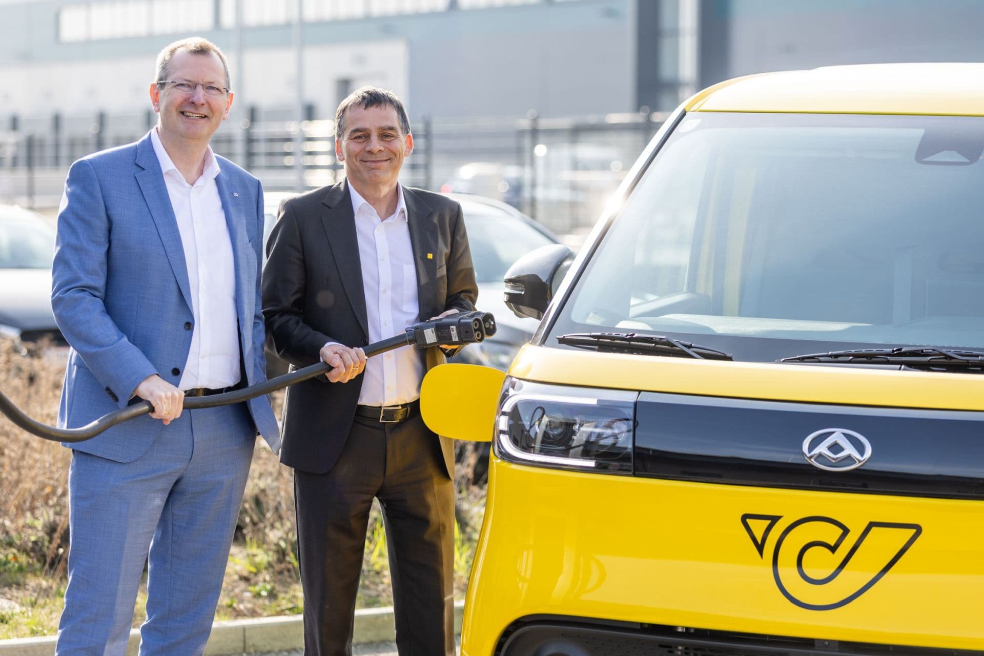 Österreich testet Vehicle-to-Grid mit Postflotte