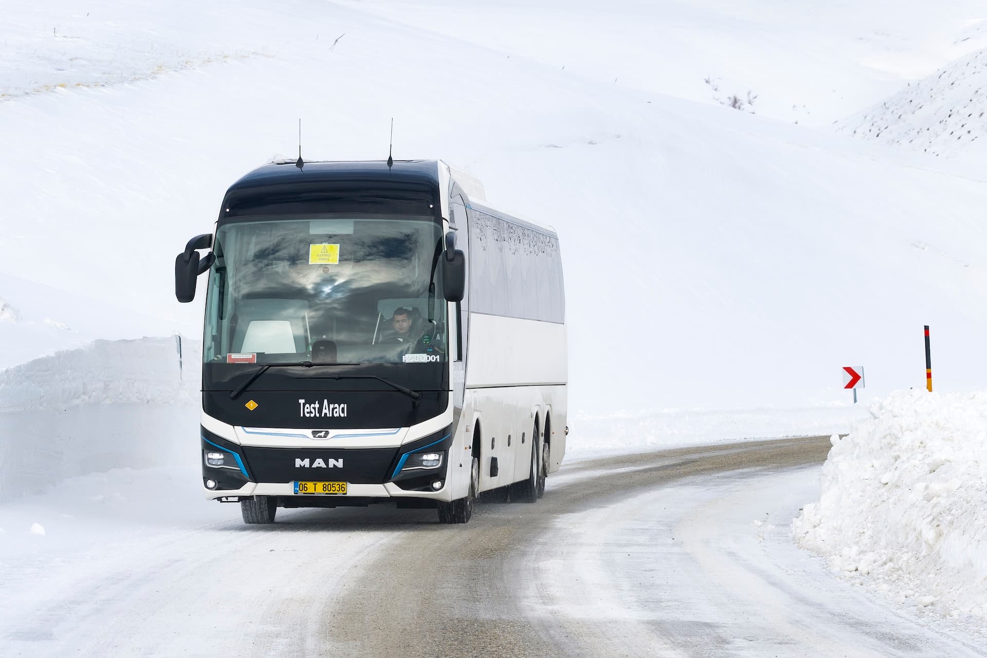 MAN: Elektro-Reisebus Lion’s Coach E überzeugt im Wintertest