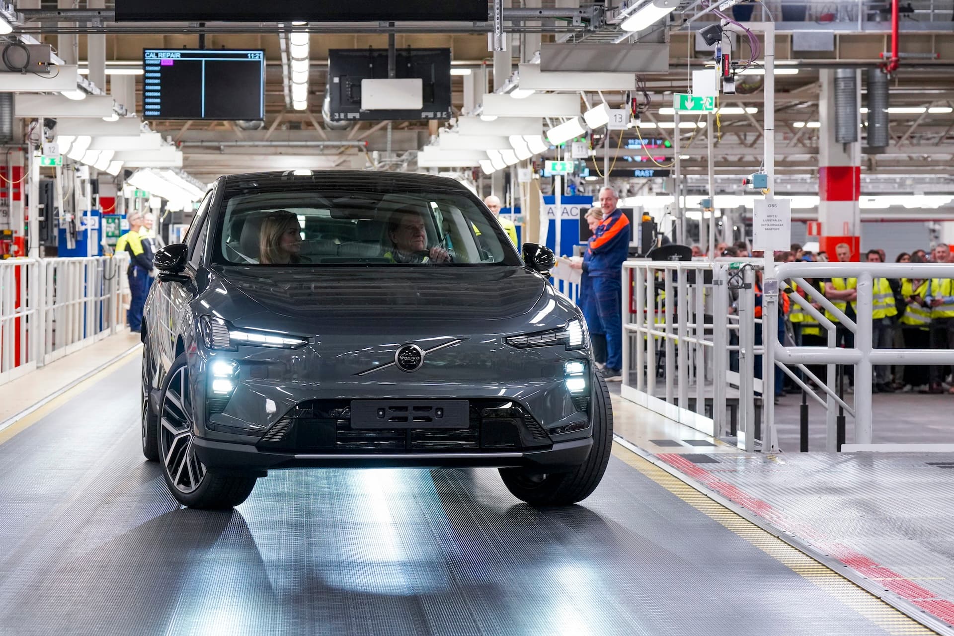 Volvo startet Produktion des neuen Elektro-SUV EX60 in Schweden