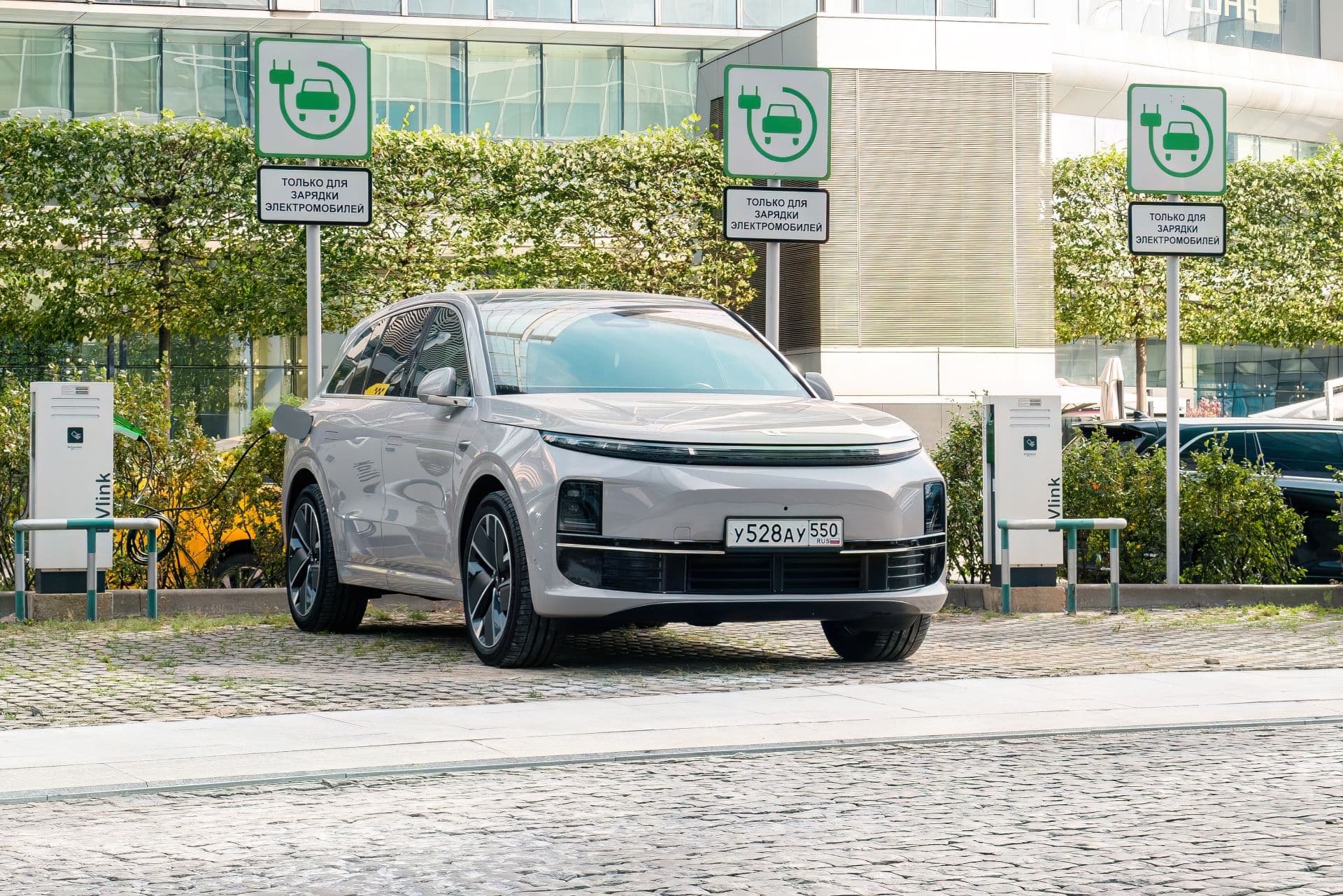 Wie Russlands Treibstoffkrise die E-Auto-Nachfrage befeuert