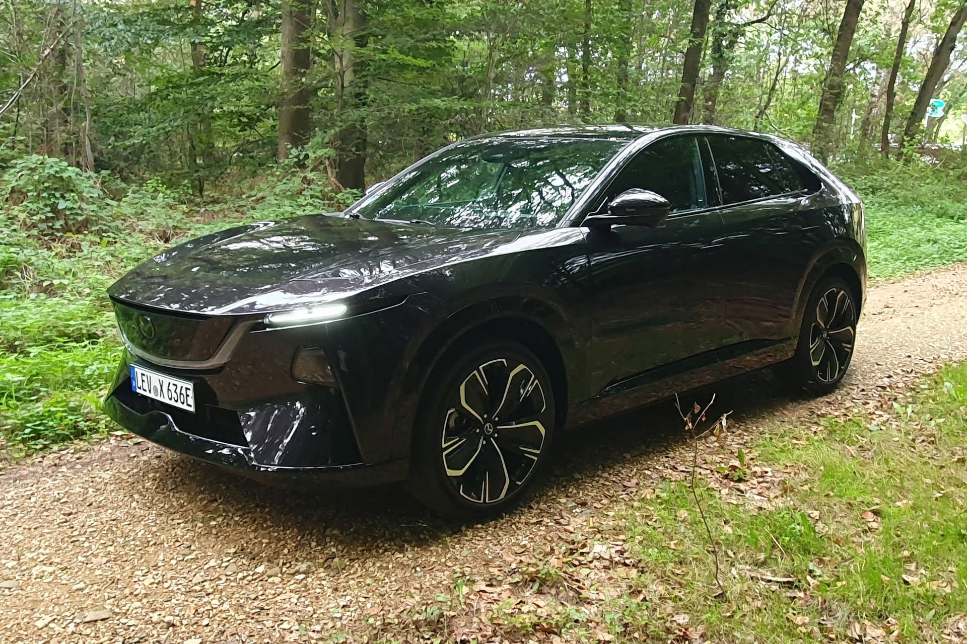 Erste Fahrt im Mazda CX-6e: Mazdas E-Auto aus China