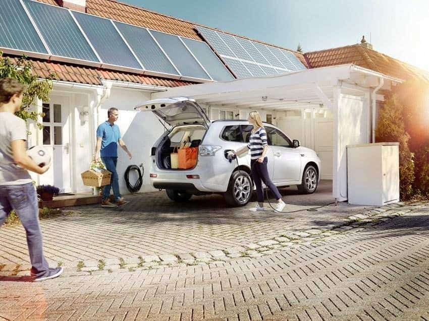 Fahrzeugschau Elektromobilität zeigt Trend: Steckdose statt Zapfsäule