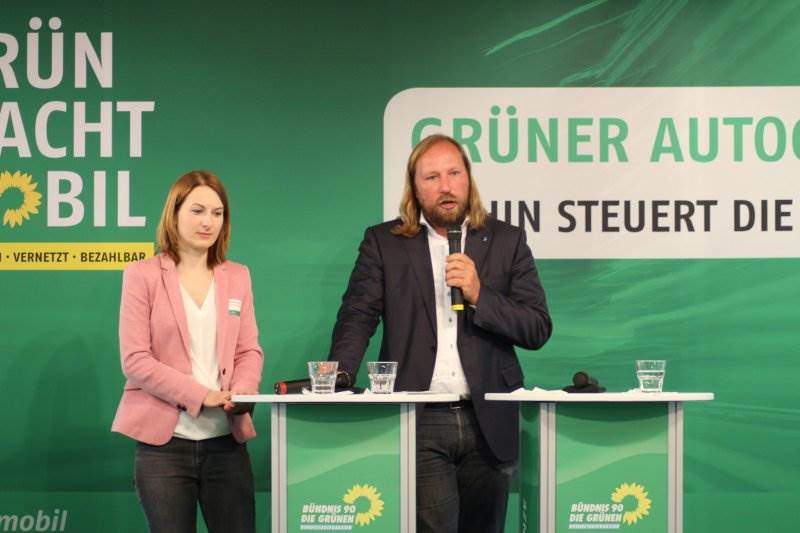 Grüne fordern ab 2030 ohne Auto mit fossil betriebenem Verbrennungsmotor unterwegs…