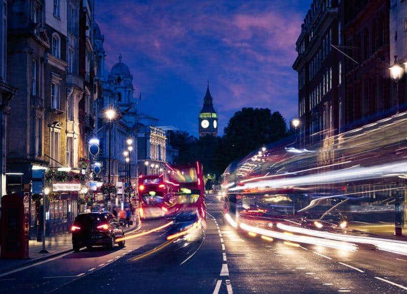 Cover Image for Ab 2040 Verkaufsverbot für Verbrenner in Großbritannien