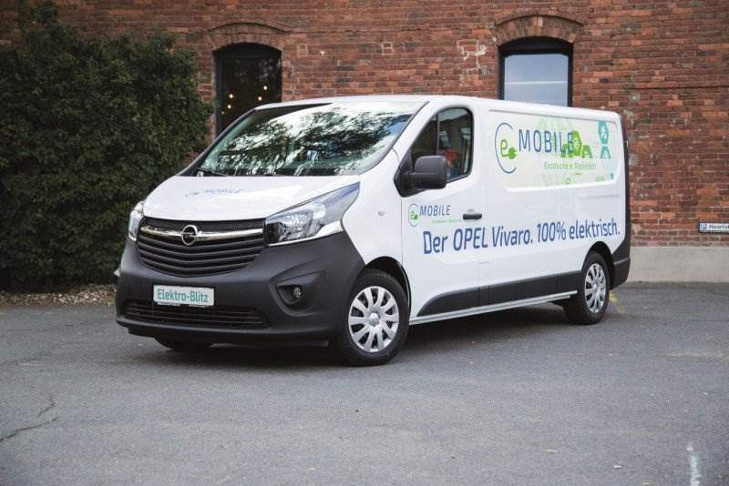 Start-Up emobile-Transporter präsentiert auf der IAA einen elektrifizierten Opel Vivaro