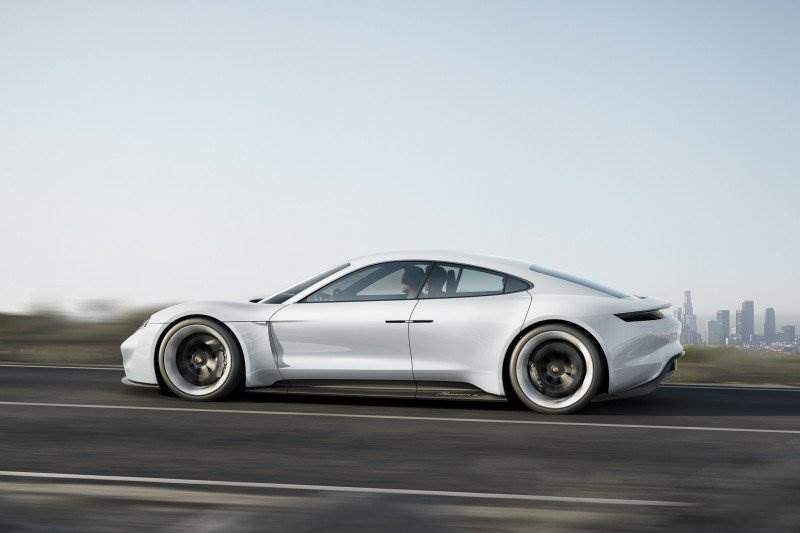 Cover Image for Mission E von Porsche soll Basis für weitere Elektroautos stellen