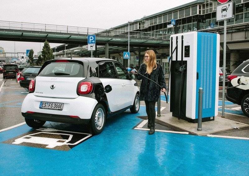 Stuttgarter Flughafen hebt mit 33 neuen Ladepunkten ab…