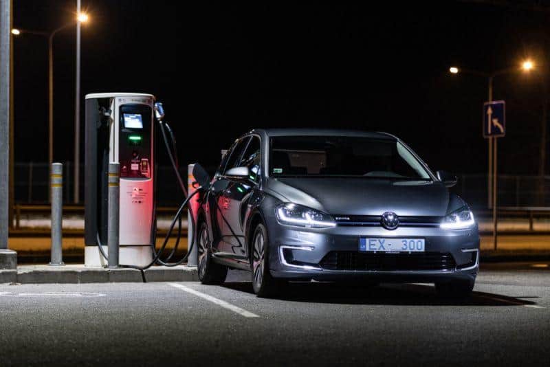 Volkswagen produziert Elektroauto e-Golf bald in Doppelschicht