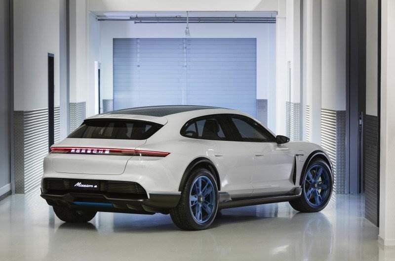 Porsche Mission E Cross Turismo feiert seine Premiere in Genf