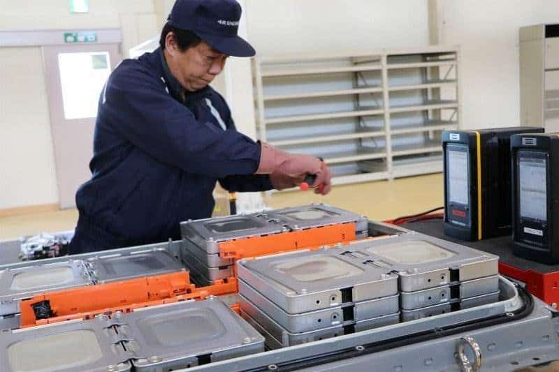 Nissan recycelt Lithium-Ionen-Batterien in neuem Werk