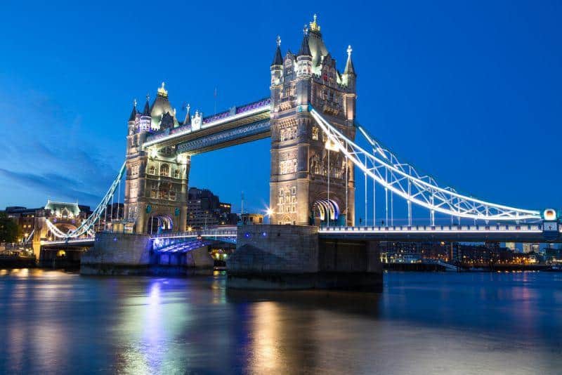 Cover Image for Großbritannien steckt Dutzende Millionen in Batterieforschung für Elektroautos