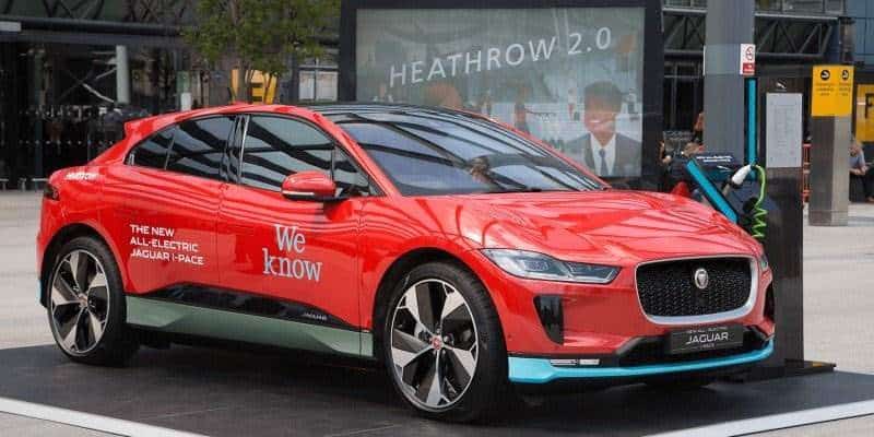 Londoner Flughafen Heathrow setzt auf 200 I-Pace als elektrifizierter Chauffeur-Service