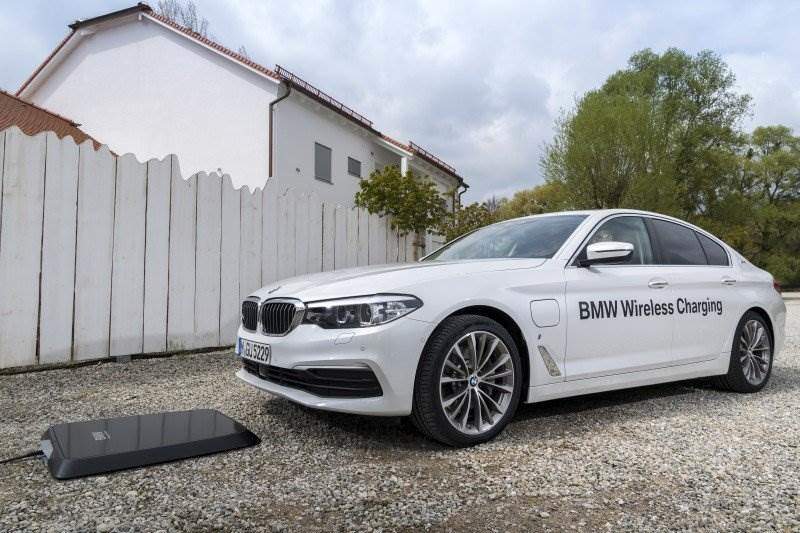 Cover Image for Plug-in-Hybrid induktiv Laden – BMW bietet ab Juli entsprechende Lösung an