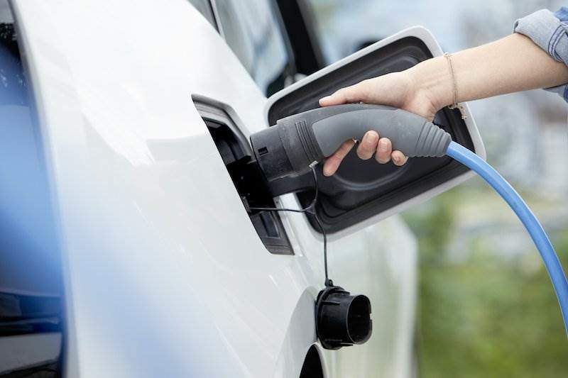 Cover Image for E.ON macht Solaranlagen fit fürs Laden von Elektroautos