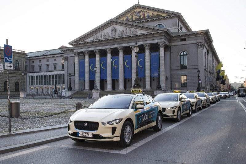 Taxi-Entwickler und –Umrüster INTAX erkundigt sich nach Interesse für I-PACE