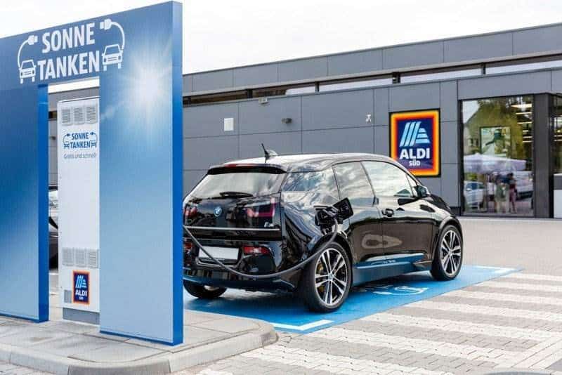 Cover Image for ALDI SÜD baut Elektroauto-Ladenetz aus