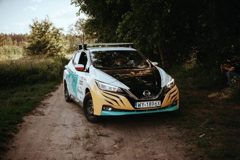 Von Polen bis Japan im Nissan Leaf #NoTraceExpedition