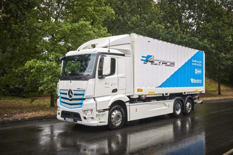 Mercedes-Benz eActros geht bei Hermes in den Betriebseinsatz