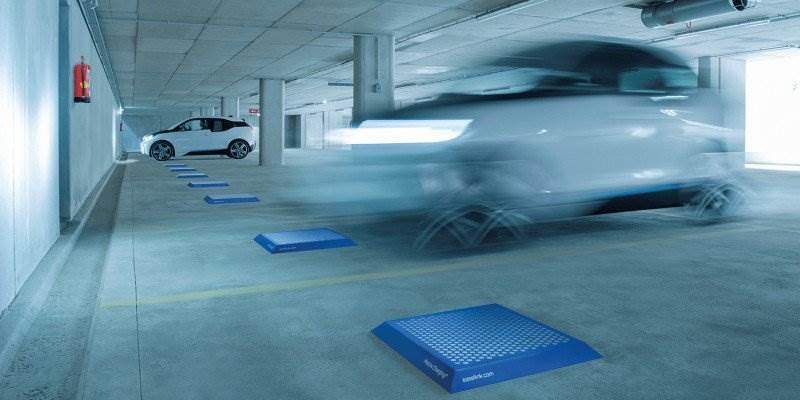 Cover Image for Easelink präsentiert konduktive Lösung Matrix Charging zum automatisierten Laden von Elektroautos