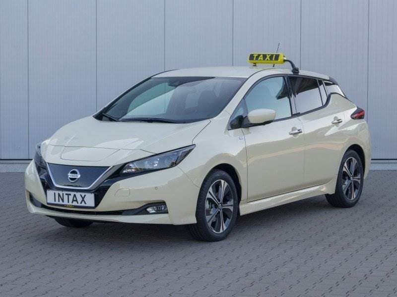 INTAX macht den Nissan Leaf in der 2. Generation als E-Taxi einsatzbereit