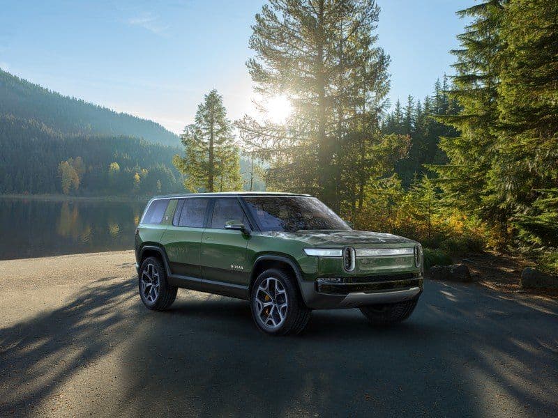 Rivian R1S E-SUV mit bis zu 644 km Reichweite und 562 kW Leistung ab 72.500 Dollar