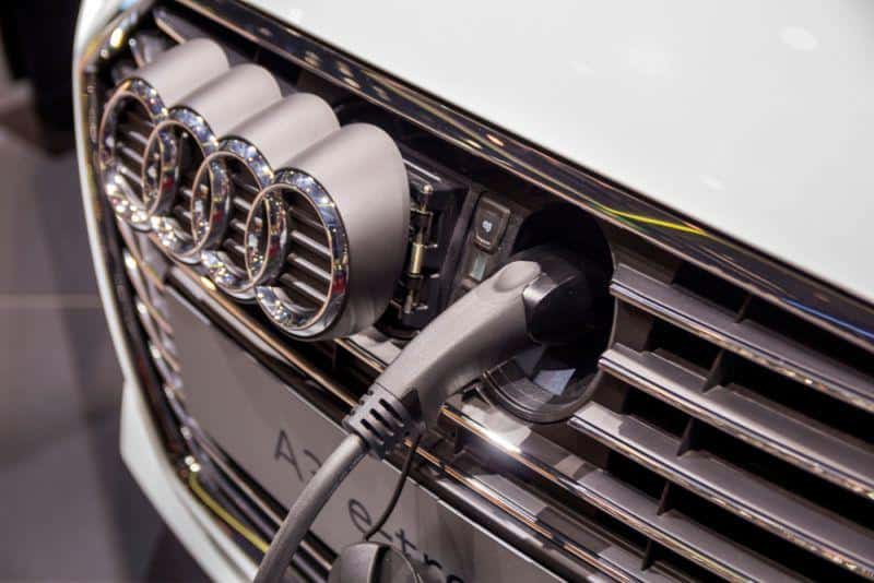 Cover Image for Audi-Finanzvorstand: „Wir müssen die Kritiker in Elektroautos bekommen“