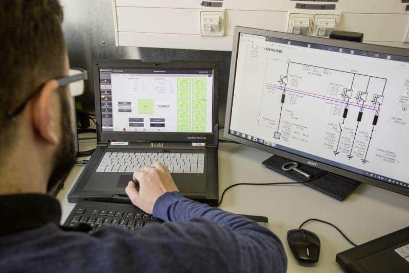 Branchenübergreifende Entwicklungspartnerschaft: Automobile Batteriespeicher stabilisieren das Stromnetz