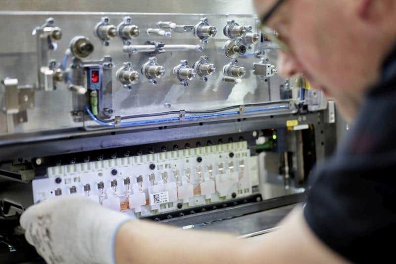 Cover Image for Daimler sichert sich Batteriezellen von CATL in China