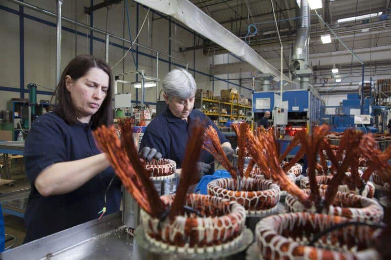 MAHLE setzt künftig auf kabellose Ladetechnologie für Elektrofahrzeuge