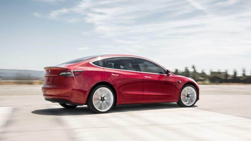 Elon Musk hält sein Wort: Tesla Model 3 für 35.000 Dollar ist da!