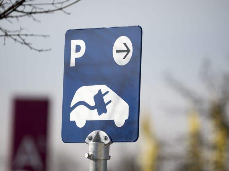 Cover Image for IKEA: Ab März 2019 verfügt jedes Einrichtungshaus über E-Ladestationen an denen kostenlos Ökostrom geladen werden kann