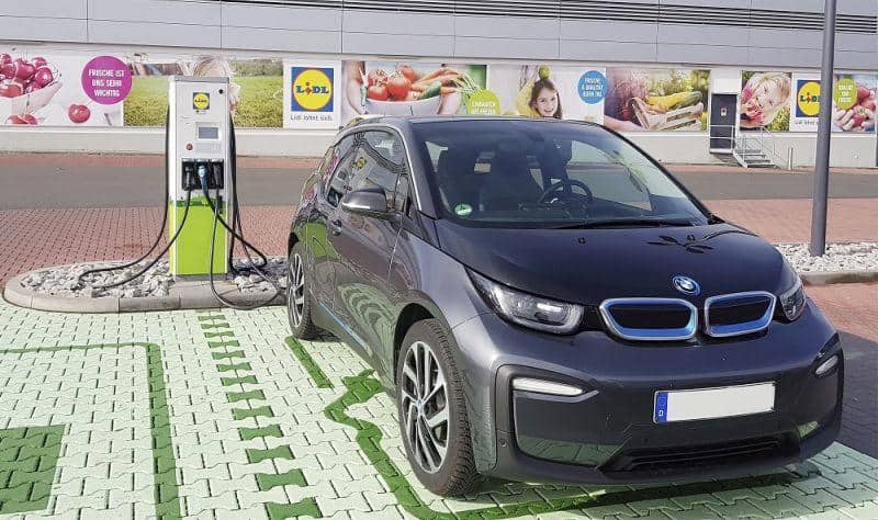 Lidl investiert „in die Mobilität von morgen“: 400 E-Ladesäulen bis März 2020 geplant