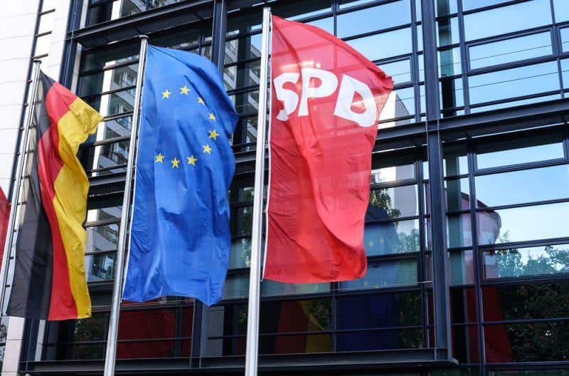 Cover Image for SPD-Fraktionsvize will Elektroauto-Förderung um zehn Jahre verlängern